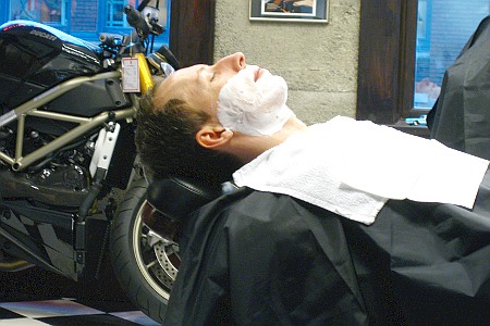 Mampering Deluxe Hot Shave