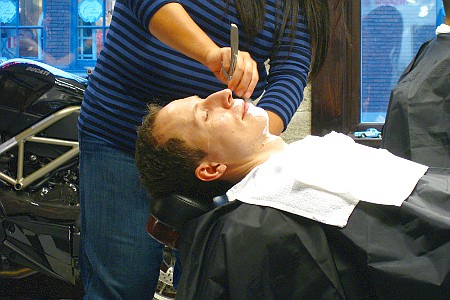 Mampering Deluxe Hot Shave